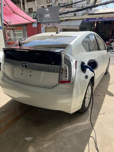 Prius Plug-in (សាកថ្ម)​ 🔌🔋  2012 ពូក(ប្រផះស)​ ឡានស្អាត​  មានរំលោះជាមួយធានាគារនឹងឃ្លាំង
