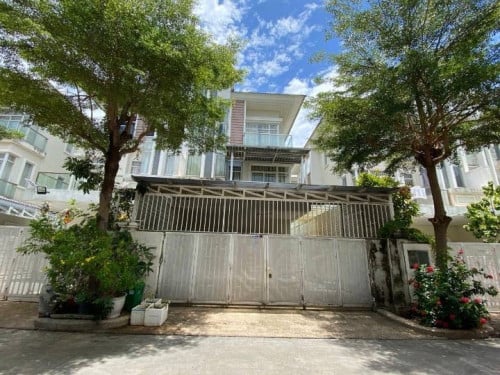 Twin Villa for rent at Sensok