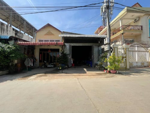 ផ្ទះលក់ព្រែកព្នៅ