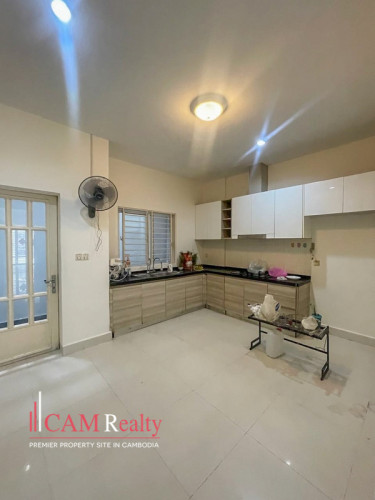 ផ្ទះអាជីវកម្មសម្រាប់លក់ក្នុងបុរីប៉េងហួតបឹងស្នោរ