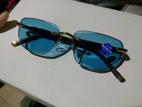 វែនតាខ្មៅ មនុស្សចាស់