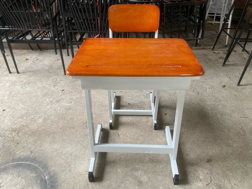 តុកៅអីសិស្ស