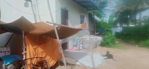 ផ្ទះនិងដីលក់មានផ្ទះពីរខ្នងបាទមានប្លង់រឹងហើយប៉ុនតែចង់កាត់ឈ្មោះដាក់ខ្លួនឯងបាទបើខ្ញុំលក់ភូមិនិងឃុំទេបាទ