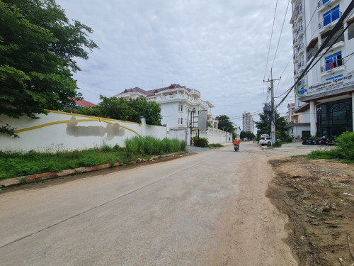 ប៊ូទិចសម្រាប់ជួល ផ្លូវ 1015📍: ភូមិពោងពាយ សង្កាត់ភ្នំពេញថ្មី
