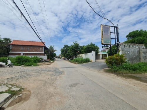 ប៊ូទិចសម្រាប់ជួល ផ្លូវ 1015📍: ភូមិពោងពាយ សង្កាត់ភ្នំពេញថ្មី
