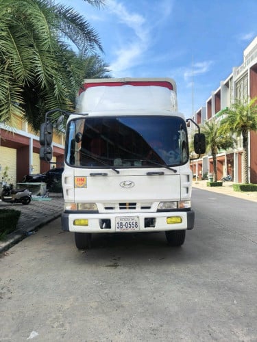 ឡានដឹកជញ្ជូនអីវ៉ាន់ 25 ខេត្តក្រុង