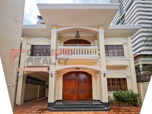 🏡 Modern 4 Bedrooms Villa available for Rent- BKK1 Area