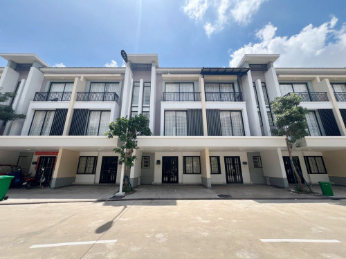 LC2វីឡា សម្រាប់ជួល នៅបុរីប៉េងហួត បឹងស្នោរ | LC2 villa for rent at Borey Peng Huoth Boeung Snor