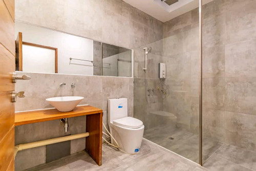 RENOVATED TWO BEDROOM FOR RENT-DAUN PENH 🍀