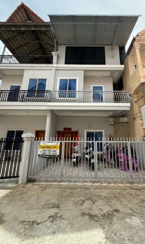 ផ្ទះវីឡាភ្លោះកូនកាត់​ សំរាប់លក់​ ទីតាំងល្អ​ ខណ្ឌឫស្សីកែវ​ សង្កាត់ច្រាំងចំរេះ​ នៅខាងក្រោយបូរីជីបម៉ុង