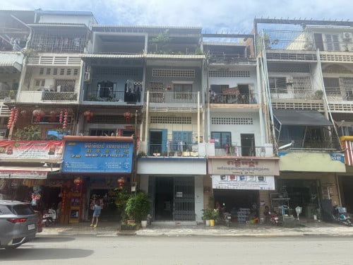 ផ្ទះលក់បន្ទាន់ក្បែរផ្សារអូរឫស្សី