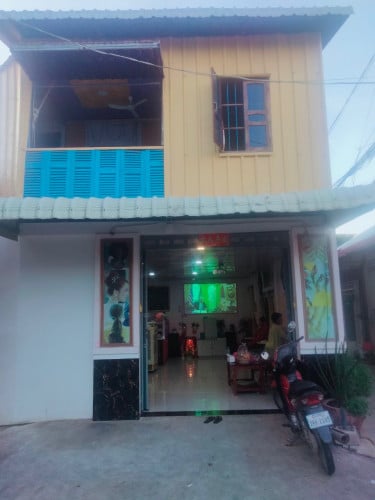 ផ្ទះកែង សល់ដីមុខផ្ទះ ទីតាំងល្អអាចប្រកបអាជីវកម្មបាន