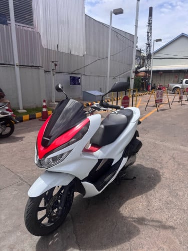 ម៉ូតូនៅថ្មីស្អាតអាចចរចាគ្នាបានបងៗ