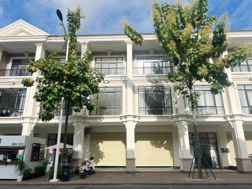 ផ្ទះអាជីវកម្ម2ល្វែងសម្រាប់ជួលនៅបុរីប៉េងហួតបឹងស្នោរ | Shophouse 2flat for rent at Borey PHBSN