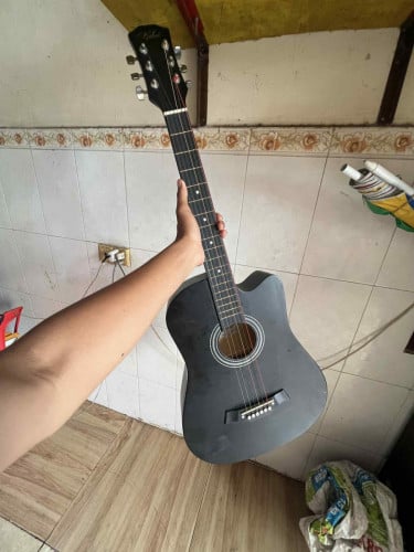 ហ្គីតាលក់25$ នៅស្អាត