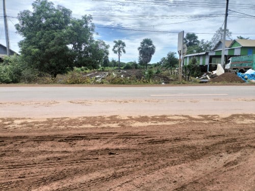 ដីលក់ជាប់ផ្លូវជាតិលេខ71ជាប់បឋមសិក្សាដូនធីក្បាលដី7មx50ម