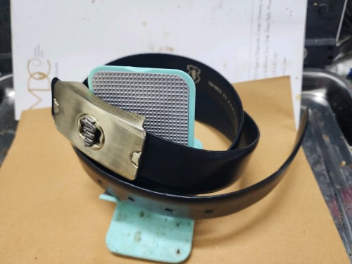 ខ្សែក្រវ៉ាត់ស៊ីន CHEQ នៅថ្មី 95%, 50$