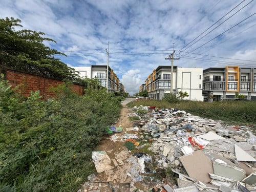 ដីលក់ជិតបុរីEco Resident ក្រាំងធ្នង់