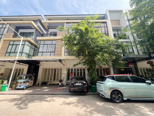 ផ្ទះអាជីវកម្ម សម្រាប់ជួល នៅបុរីប៉េងហួត បឹងស្នោរ | Shophouse for rent at Borey Peng Huoth Boeung Snor