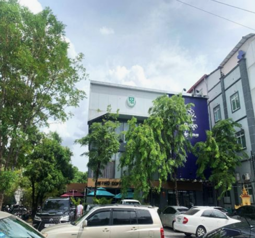 ដីនិងផ្ទះលក់ Toul Kork with Auction for 2 LARGE Freehold Shophouses | $1.6M