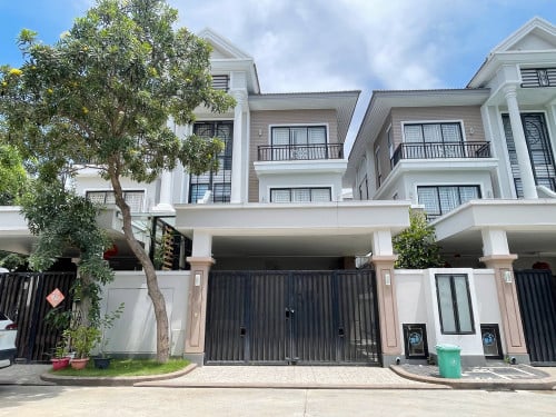 វីឡាភ្លោះអេជួល | Twin A Villa For Rent In Borey Penghout 50m