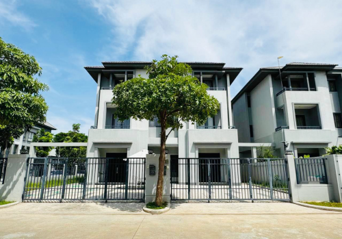 វីឡាភ្លោះសម្រាប់ជួល | Villa Twin for Rent