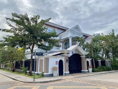 Queen Villa for rent