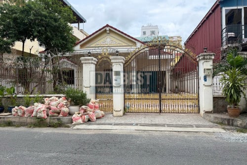 Small Villa for Rent Near Russian Market – Toul Tompong 2,