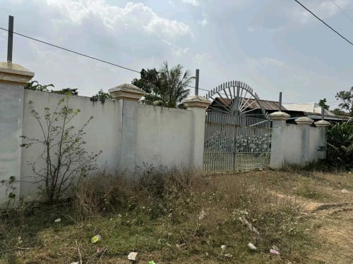 ដីលក់ក្រោមទីផ្សារ