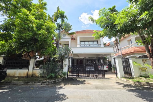 ផ្ទះវីឡា នៅក្នុងបុរីសាន់វ៉េ ទួលគោក