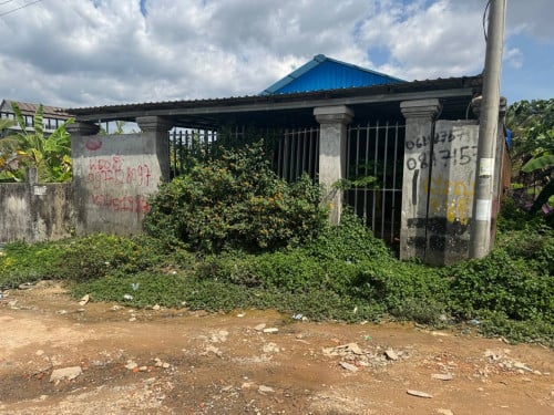 ផ្ទះលក់10បន្ទប់ ទំហំ10x30m នៅឃ្លាំងលើ ប្លង់រឹង ចរចាបាន
