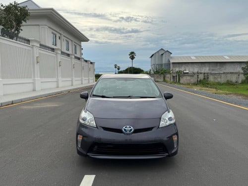 Prius 2013 options 3