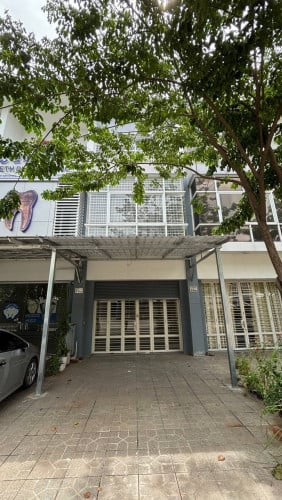 Shop house for rent (URGENT)