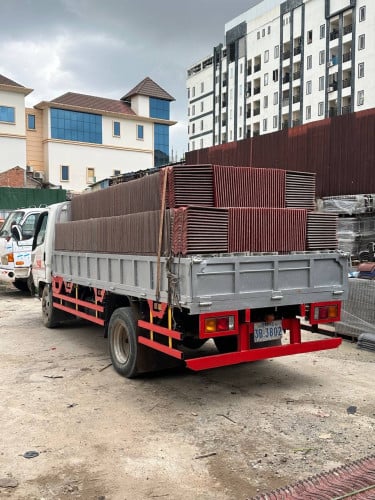 អិលធីផ្គត់ផ្គង់ក្បឿងនិងសម្ភារៈសំណង់គ្រប់ប្រភេទ