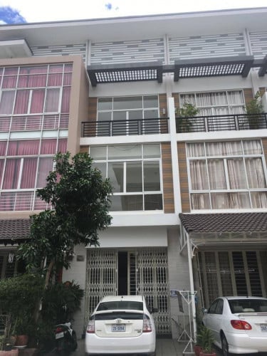 ផ្ទះអាជីវកម្មសំរាប់លក់