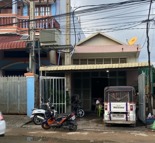 ផ្ទះលក់ធូរថ្លៃ មុខរោងចក្រ តម្លៃចរចារ មកមេីលផ្ទាល់បាន