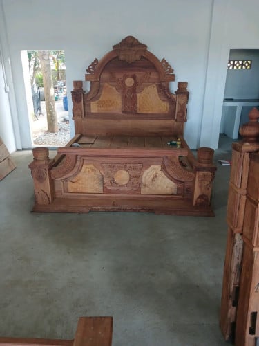 វណ្ណះលក់គ្រឿងសង្ហារឹមនិងចម្លាក់ឈើ