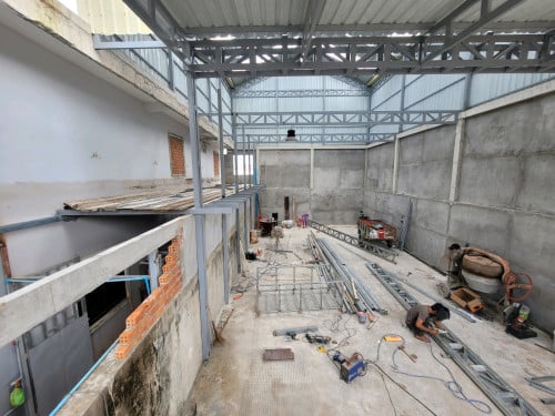 ប្រភេទឃ្លាំង មានភ្លើង 380v ជិតផ្សារសែនសុខ ចម្ងាយ 100 ម៉ែត្រ និងសាលារៀន វត្តសែនសុខ