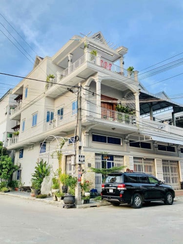 មានផ្ទះជួលបន្ទាន់មាន 6បន្ទប់ មានឥវ៉ាន់ស្រាប់ ផ្លូវ60ឞ 3នាទីដល់អុីអន3 ជិះ5នាទីដល់ផ្សាជីបម៉ុង