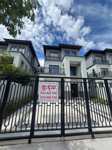 🏘វីឡាទោល ប្រភេទឃ្វីនB2 “Queen Villa B2” ក្នុងបុរី ជីបម៉ុង ពោធិ៍ចិនតុង ត្រូវការ “ជួល-Rent” ជាបន្ទាន់