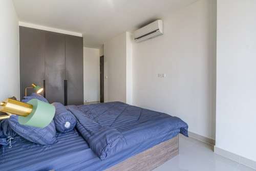 🏢 THE PEAK – 2-Bedroom Condo for Rent