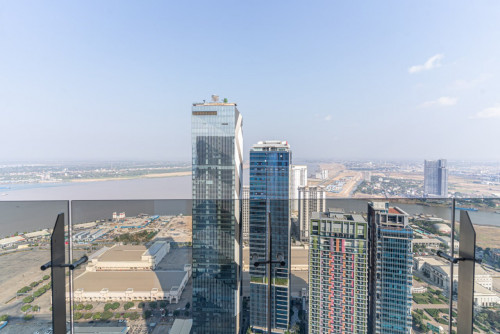 🏢 THE PEAK – 2-Bedroom Condo for Rent