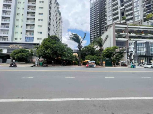 វីឡាសម្រាប់ជួលនៅលើផ្លូវធំ ខណ្ឌទួលគោក | Villa for Rent on Main Road at Khan Toul Kuok