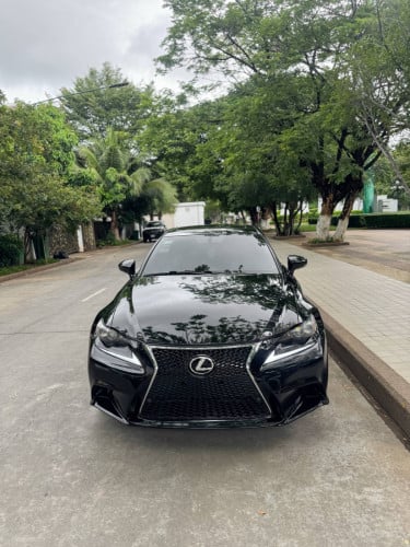 IS 200T 2016 F Sport