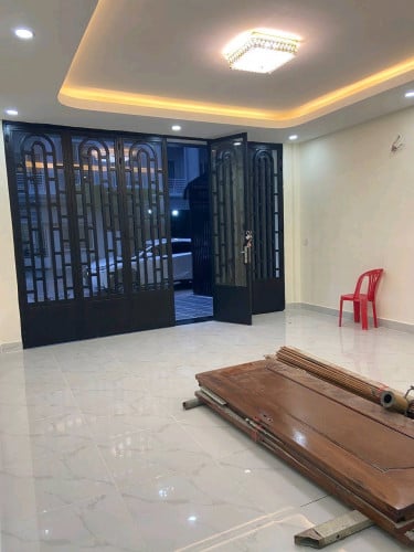 ផ្ទះល្វែង៣ជាន់ លក់បន្ទាន់