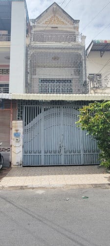 ផ្ទះល្វែង1ជង់ សំរាប់ជួលនៅក្បែរ សាលាសន្ធមុខ l Flat for rent near San Muak high school