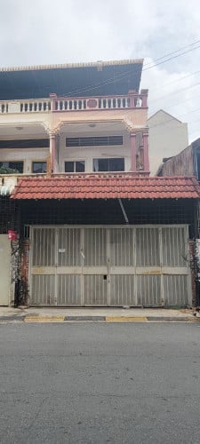 ផ្ទះល្វែង1ជង់ សំរាប់ជួលនៅក្បែរ សាលាសន្ធមុខ l Flat for rent near San Muak high school