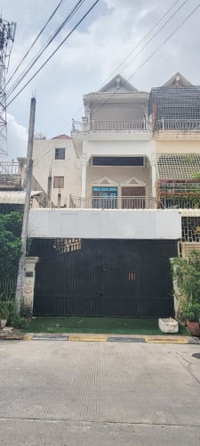 ផ្ទះល្វែង1ជង់ សំរាប់ជួលនៅក្បែរ សាលាសន្ធមុខ l Flat for rent near San Muak high school