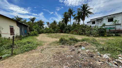 ដី 22 x 40 ឡៃឡុង ជិត Aeon3