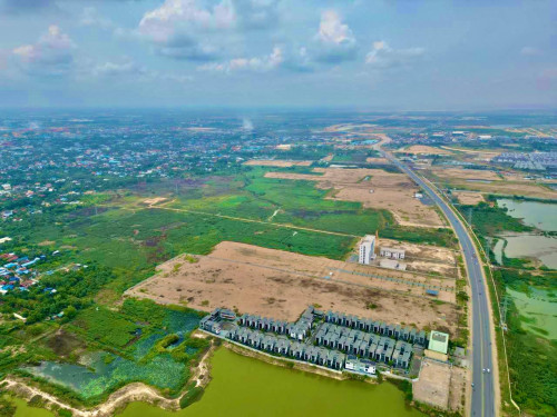 Land For Sale & Rent Along Samdech Hun Sen Blvd / 洪森大道(60米路)黄金地段出售与出租
